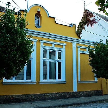 Apartamento Happy Colours In Old Town Kecskemét Exterior foto